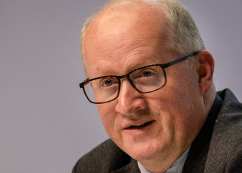 Philip Lane: Orta vadeli görünüm düzeliyor