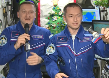 Rus kozmonotlar 2021’e Uluslararası Uzay İstasyonu’nda ‘merhaba’ dedi