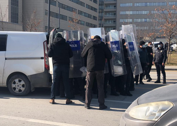 Sağlık emekçilerine polis saldırısı