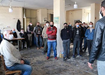 Zam talep eden saya işçileri iş bıraktı