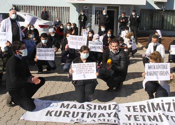 Sağlıkçılardan alkışlı protesto
