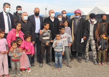 Elektriksiz bırakılan Suriyeli sığınmacıları ziyaret ettiler