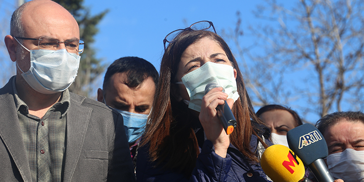 Bakırköy Cezaevi önünden seslendiler: Barışın önündeki engel tecrittir Bakırköy Cezaevi önünden seslendiler: Barışın önündeki engel tecrittir