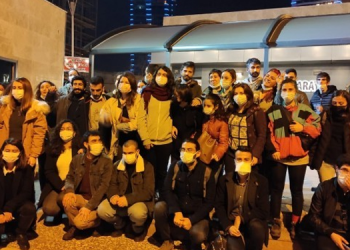 İzmir’de 26 kişi serbest: Çıplak aramanın bizzat tanığıyız