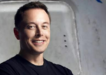 Elon Musk, Tesla Roadster modelini ‘uçurmayı’ planladığını duyurdu