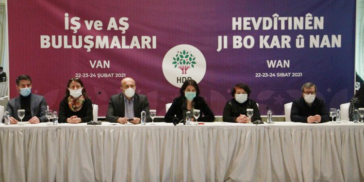 HDP, KHK’lilerin sorunlarını dinledi HDP, KHK’lilerin sorunlarını dinledi