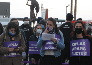 Kadınlardan çıplak aramaya tepki