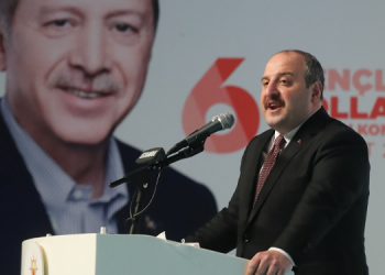 Bakan Varank: Üniversiteye başlarken ilk düşünceniz istihdam edilmek olmasın