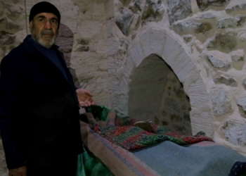 Define uğruna 700 yıllık türbe tahrip edildi