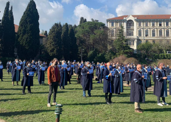 Akademisyenler rektörlüğe bir kez daha sırt çevirdi