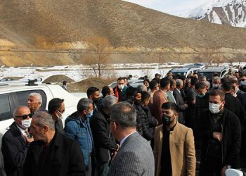AKP’li başkan için yolu kapattılar: Hastalar mahsur kaldı