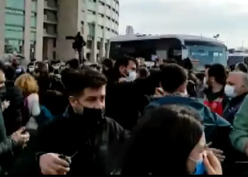 Polisten öğrencilere: Beklemek de yasak!
