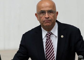 Mahkeme Berberoğlu’nun yeniden yargılanmasını kabul etti