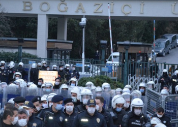 100’e yakın öğrenci gözaltına alındı: Üniversiteden ayrılmıyoruz