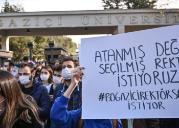 Boğaziçi mezunlarından ‘hırpalanmış yerlerinden öperim çocuk’ klibi