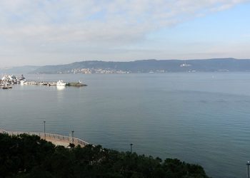 Çanakkale Boğazı, 13,5 saat sonra transit gemi geçişine açıldı