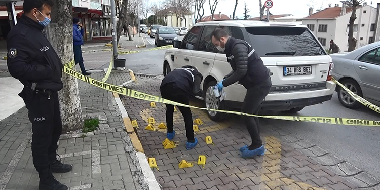 İş insanına lüks cipine binerken silahlı saldırı İş insanına lüks cipine binerken silahlı saldırı