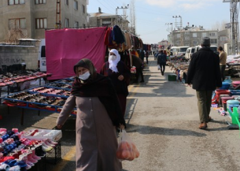 ‘Ya yiyecekten ya giyecekten kısıyoruz’