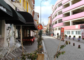 Esnaf borç erteleyerek ayakta kalıyor