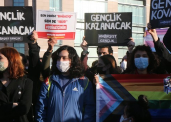 Öğrenciler adliye önünden seslendi: Arkadaşlarımızı bırakın