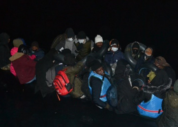 İzmir’de 36 göçmen kurtarıldı