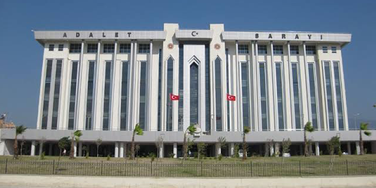 Tek karede hem PKK hem de DAİŞ propagandası çıkarıldı Tek karede hem PKK hem de DAİŞ propagandası çıkarıldı