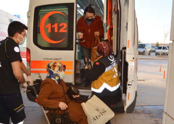 Tankere çarpan otomobildeki 5 kadın işçi yaralandı