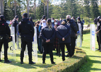 Polis ablukasında ‘Kadınlar için Adalet’ kampanyasının startı verildi