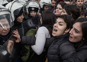 Las Tesis dansı duruşması ertelendi