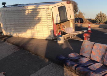 Tarım işçilerinin taşındığı minibüs yan yattı: 12 yaralı
