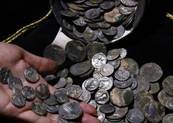 Roma İmparatorluğu dönemine ait sikkeler Aizanoi Antik Kenti’nden çıktı