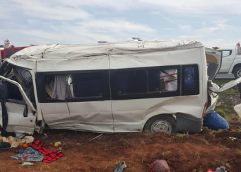 Tarım işçilerini taşıyan minibüs devrildi: 13 yaralı