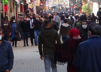 Bilim Kurulu üyesi Prof. Yiyit: Sonbaharda kısıtlamalar geri gelir mi?