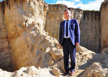 2 bin 700 yıllık tümülüsler iş makineleri ile talan edildi