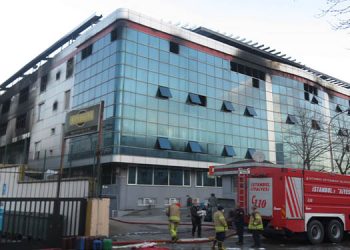 Ümraniye’de fabrikadaki yangın söndürüldü