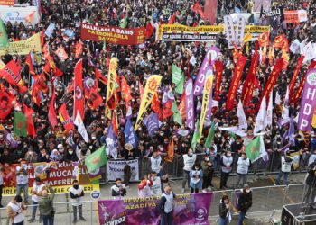 Yurdun dört bir yanında Newroz ateşi yakıldı