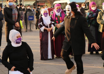 Kadınlardan ‘5 kadın 5 hikaye’ tiyatrosu