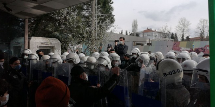Boğaziçi’nde polis müdahalesi: 12 gözaltı Boğaziçi’nde polis müdahalesi: 12 gözaltı