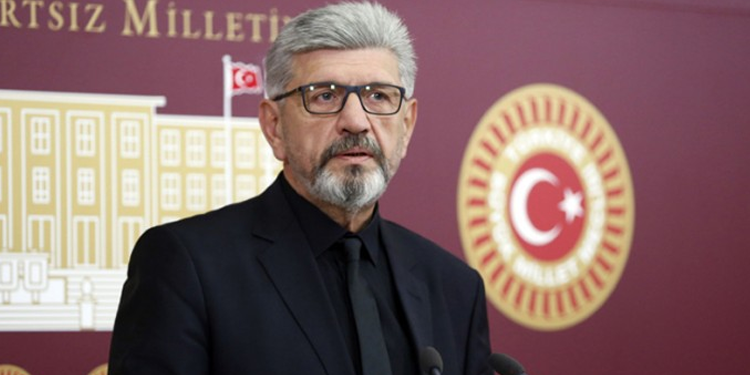 Cihangir İslam CHP’ye geçiyor Cihangir İslam CHP’ye geçiyor