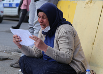 Emine Şenyaşar: Ölsem de buradan kalkmayacağım