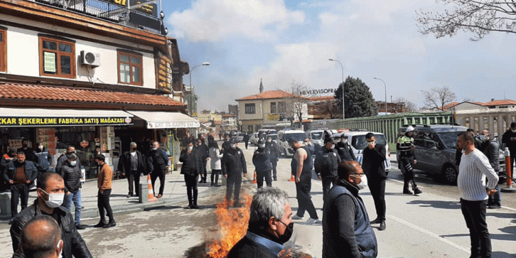 Konya’da esnaf isyan etti Konya’da esnaf isyan etti