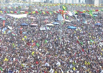 Newroz ateşi ülkeyi coşkuyla sardı