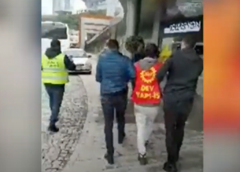 Skyland AVM önünde gözaltı