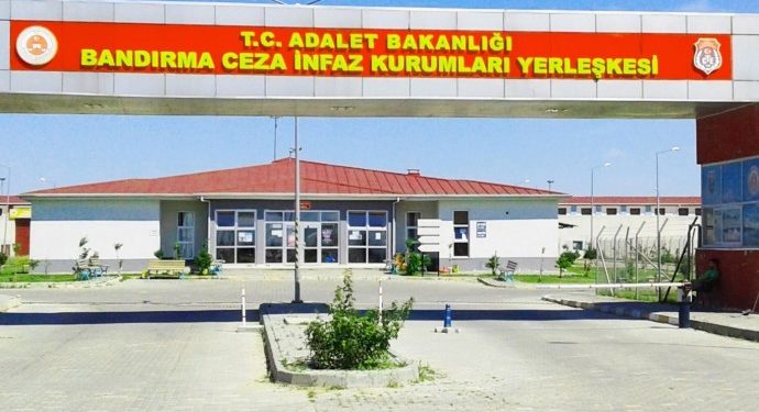 Bandırma’da “ağız içi arama” dayatması Bandırma’da “ağız içi arama” dayatması