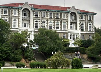 Boğaziçi Üniversitesi Uçaksavar lojmanları yıkılıyor