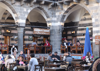 Diyarbakır esnafı: ‘Normalleşme’ bir yıllık enkazı kaldıramaz