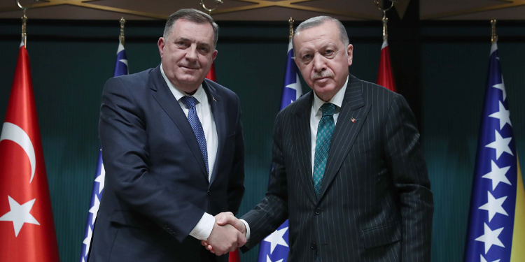 Erdoğan: Kimin eli kimin cebinde belli değil. Erdoğan: Kimin eli kimin cebinde belli değil.