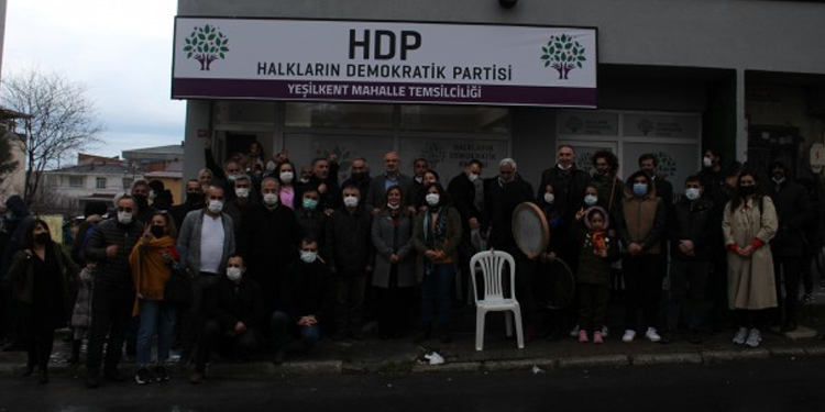 Newroz’u halay ve zılgıtlar ile kutladılar Newroz’u halay ve zılgıtlar ile kutladılar