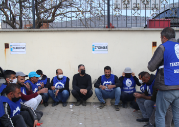 İşlerine dönmek için nöbetteler