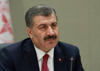 Koca: Yarından itibaren sağlık çalışanlarımızın eşlerini aşılamaya başlıyoruz